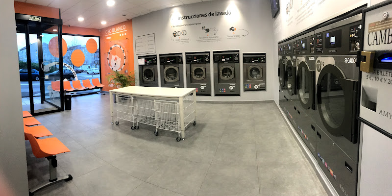 Lavandería Autoservicio Oso Blanco