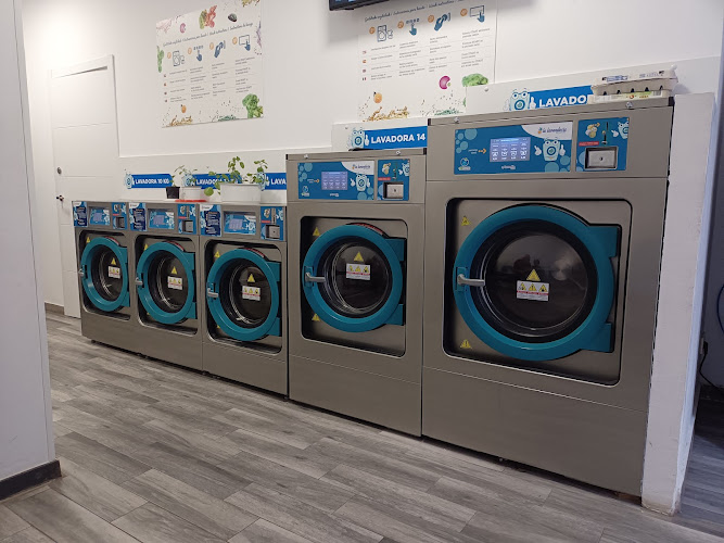 La lavandería. Blue-wash line