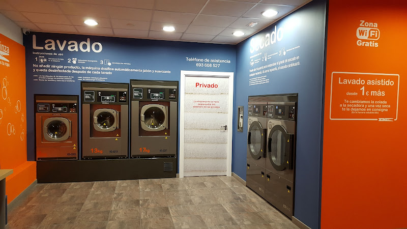 LA PINZA: LAVANDERIA AUTOSERVICIO. Carretera Rueda 13, Valladolid