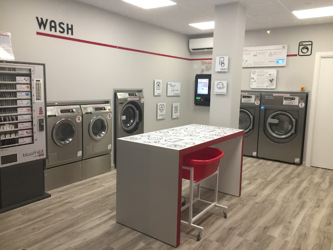 Lavandería Bloomest Barrio del Pilar Lavandería Bloomest Barrio del Pilar