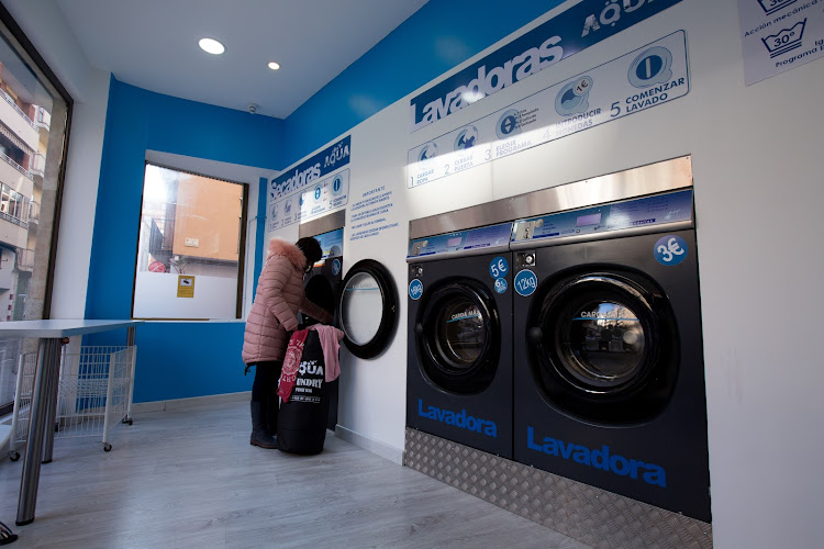 AQUA Lavandería Comuneros